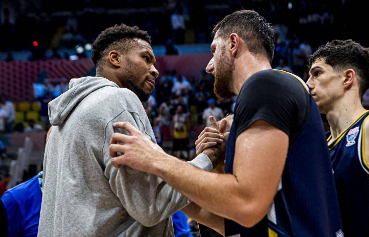 字母哥在RNG比赛中高光表现，问鼎冠军引发热议！(字母哥身高臂展多少)九游体育赛事直播