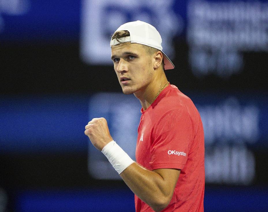 德约科维奇爆冷击败独行侠，高光表现引爆全场！(德约科维奇太帅了)九游体育投注平台