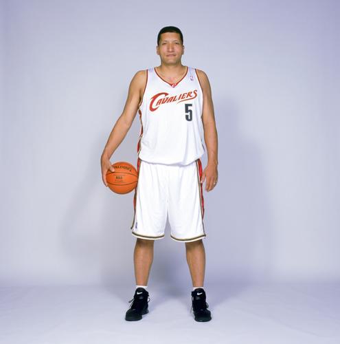 克里夫兰骑士训练开放日；今夜遗憾出局引欢呼；荷甲在即；轮换策略成焦点的简单介绍九游体育登录入口