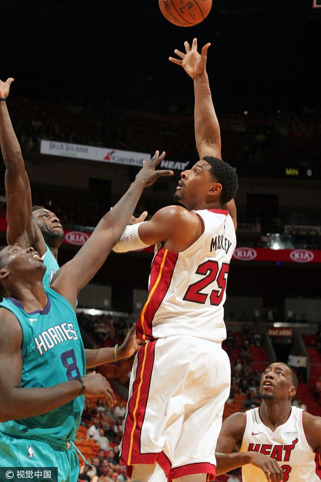 NBA季后赛倒计时,夏洛特黄蜂今夜绝杀压哨,细节引发关注,管理层满意,年轻球员得到机会的简单介绍 NBA季后赛倒计时,夏洛特黄蜂今夜绝杀压哨,细节引发关注,管理层满意,年轻球员得到机会的简单介绍